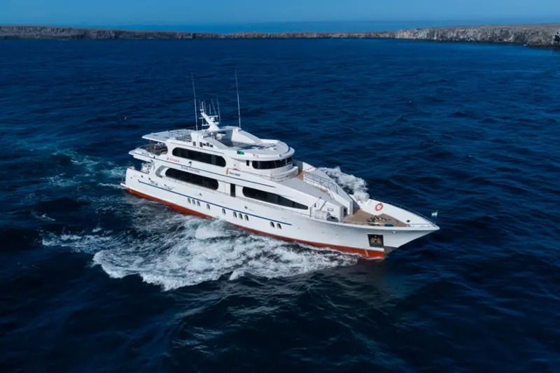 Absolute Galapagos (Grand Daphne)